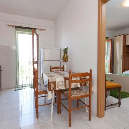 Ana 1 Lägenhet Makarska