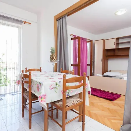 Ana 1 Lägenhet Makarska