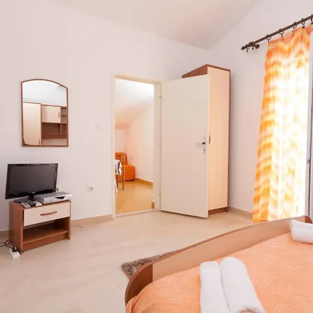 Ana 1 * Makarska