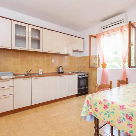 Appartement Ana 1 *